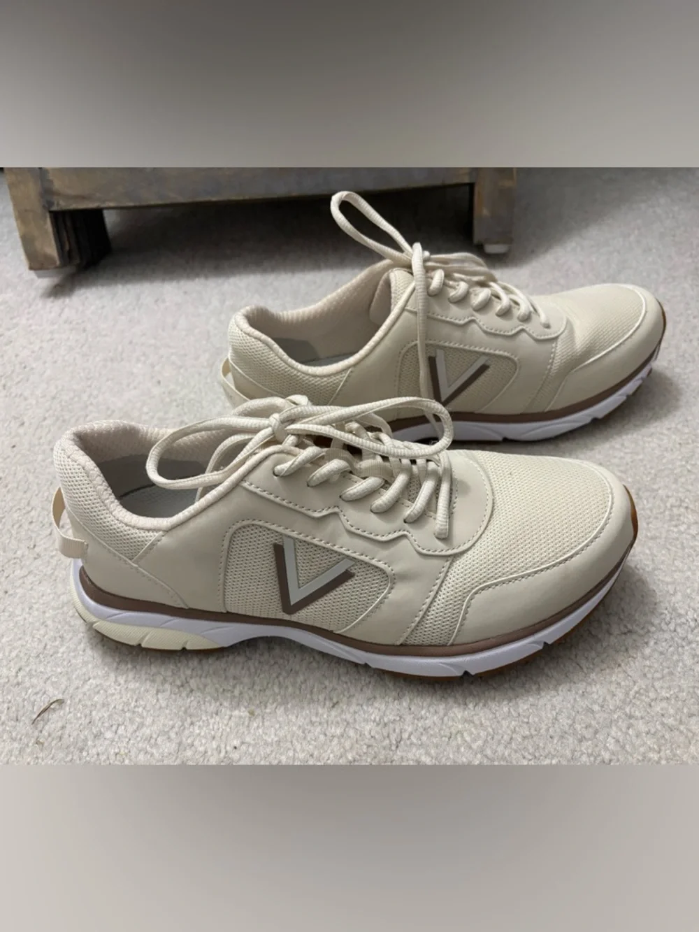 Vionic “Paige” sneakers - Picture 1 of 8